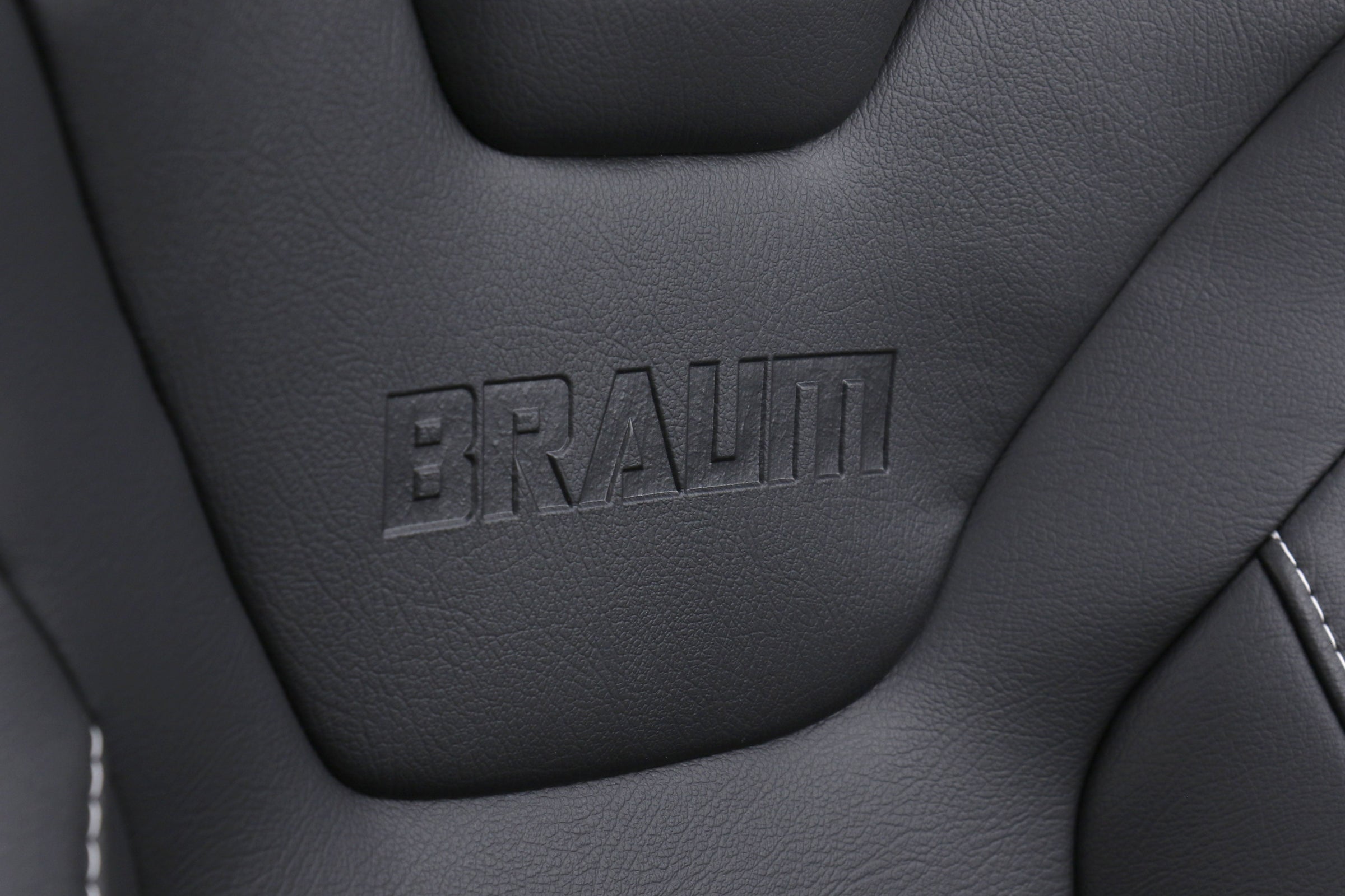 Braum Elite-X Series Racing Seats Diamond Edition White Piping Pair - Universal